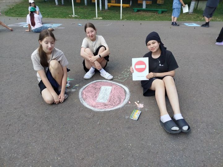 В Мамадыше прошёл конкурс рисунков на асфальте по ПДД
