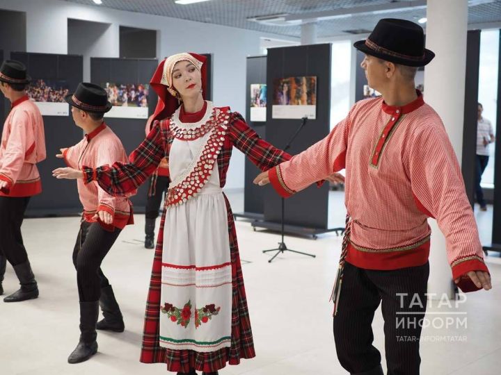 Фотовыставка о празднике «Питрау» открылась в казанском ЦУМе