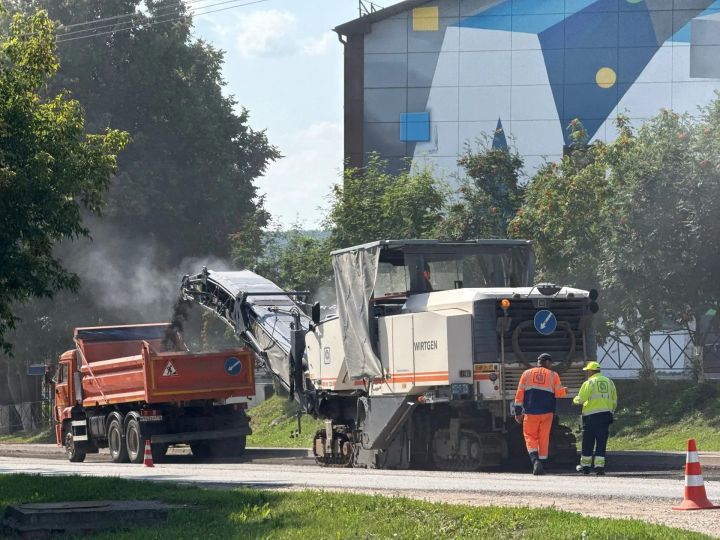 В Мамадыше запустили сезон дорожных работ на улицах Азина и Ленина