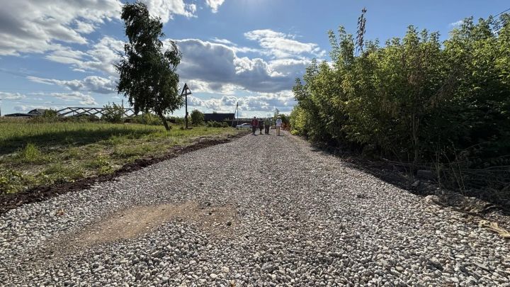В поселке Закамский Мамадышского района начался долгожданный ремонт дороги