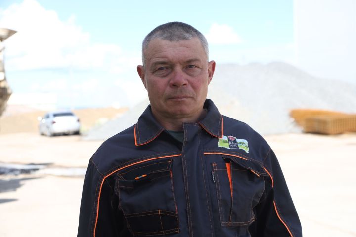 Строитель с 25-летним стажем возглавляет бригаду слесарей в «Родных Местах»