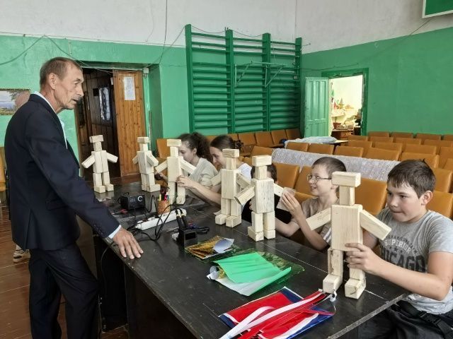 Мастер-класс по созданию деревянных роботов прошёл в Мамадышском районе
