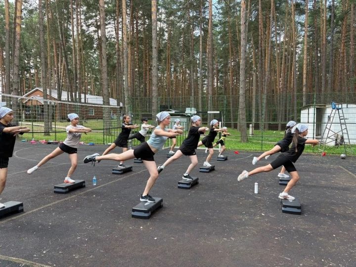 Спорт не знает каникул: как проходят будни спортивной смены в лагере «Кама»