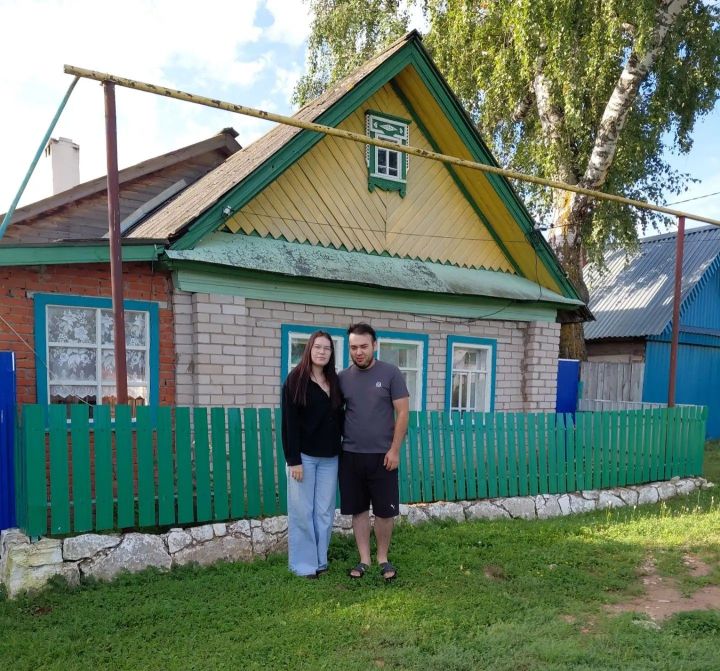 Молодая семья Аскаровых переехала в село Мамадышского района