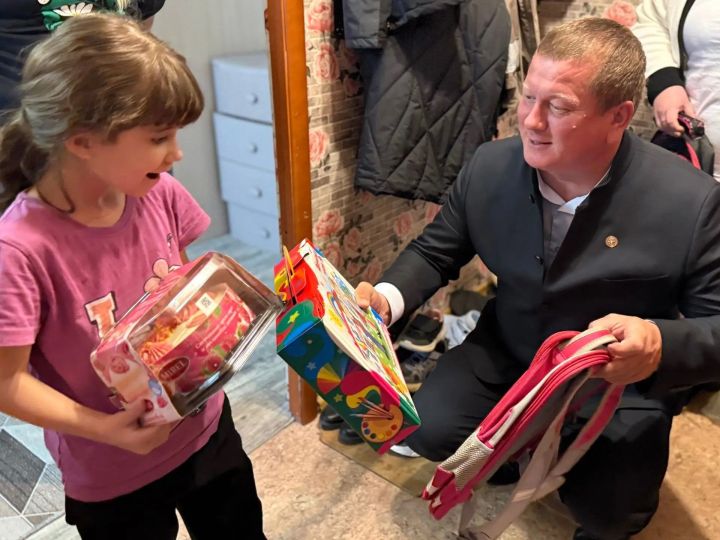 Глава Мамадышского района навестил многодетную семью Татаренко в День знаний