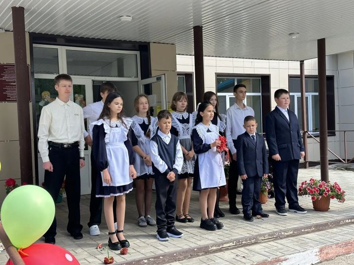 Выпускница вернулась в Дюсьметьевскую школу учителем физики и математики